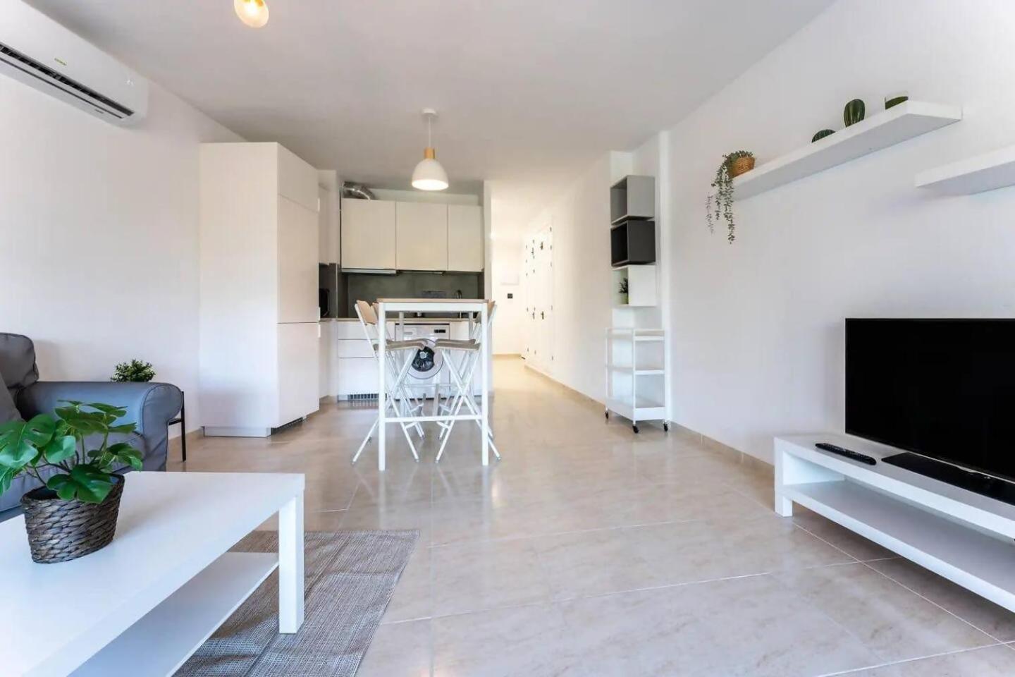 Cyv - Sea, Sun And Pool Combined Apartment
